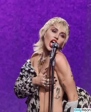 Miley Cyrus / MileyCyrus nude photo #2729