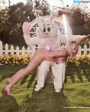 Miley Cyrus / MileyCyrus nude photo #2733