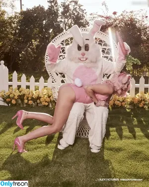 Miley Cyrus / MileyCyrus nude photo #2737