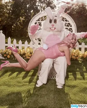 Miley Cyrus / MileyCyrus nude photo #2738