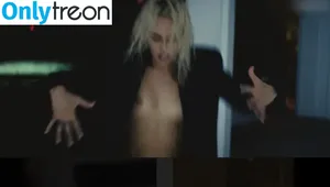 Miley Cyrus / MileyCyrus nude photo #2748