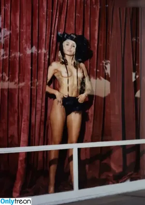 Miley Cyrus / MileyCyrus nude photo #2750