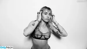 Miley Cyrus / MileyCyrus nude photo #2751