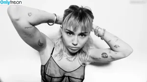 Miley Cyrus / MileyCyrus nude photo #2754