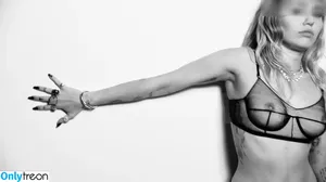 Miley Cyrus / MileyCyrus nude photo #2755