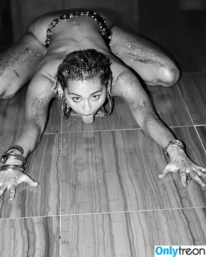 Miley Cyrus / MileyCyrus nude photo #2761