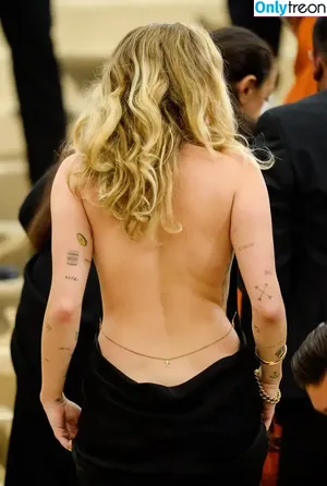 Miley Cyrus / MileyCyrus nude photo #2766