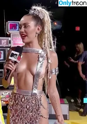 Miley Cyrus / MileyCyrus nude photo #2787