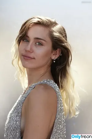 Miley Cyrus / MileyCyrus nude photo #2788
