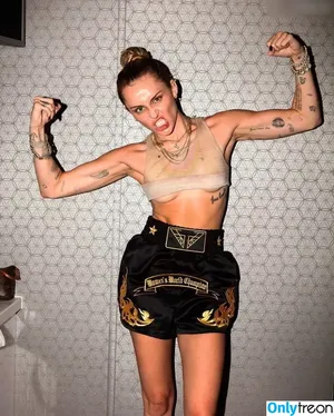 Miley Cyrus / MileyCyrus nude photo #2795