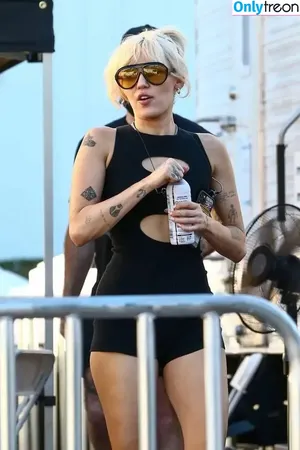 Miley Cyrus / MileyCyrus nude photo #2799