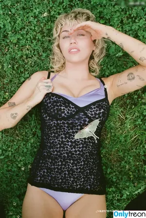 Miley Cyrus / MileyCyrus nude photo #2821