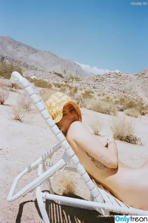 Miley Cyrus / MileyCyrus nude photo #2823