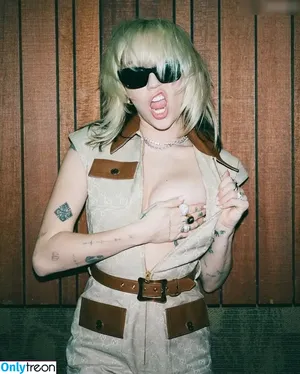 Miley Cyrus / MileyCyrus nude photo #2827