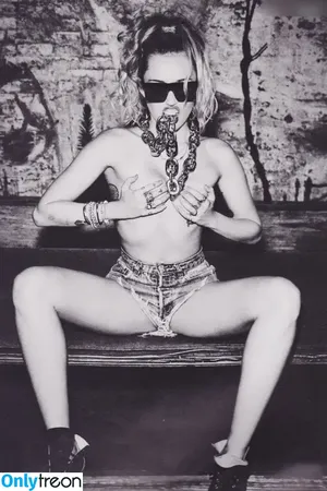 Miley Cyrus / MileyCyrus nude photo #2838