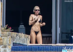 Miley Cyrus / MileyCyrus nude photo #2859