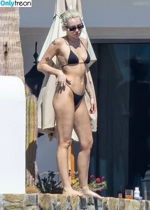 Miley Cyrus / MileyCyrus nude photo #2867