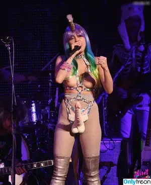 Miley Cyrus / MileyCyrus nude photo #2875