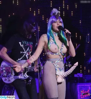 Miley Cyrus / MileyCyrus nude photo #2877