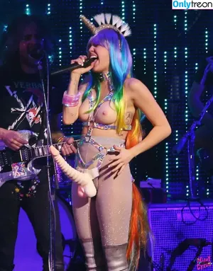 Miley Cyrus / MileyCyrus nude photo #2878