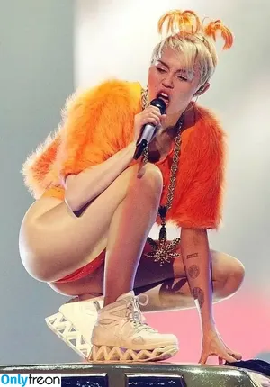 Miley Cyrus / MileyCyrus nude photo #2899