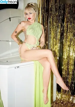 Miley Cyrus / MileyCyrus nude photo #2914