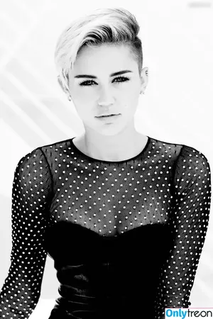 Miley Cyrus / MileyCyrus nude photo #2917