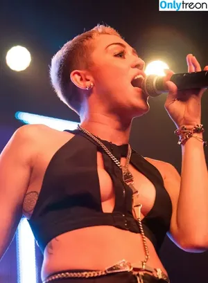 Miley Cyrus / MileyCyrus nude photo #2938