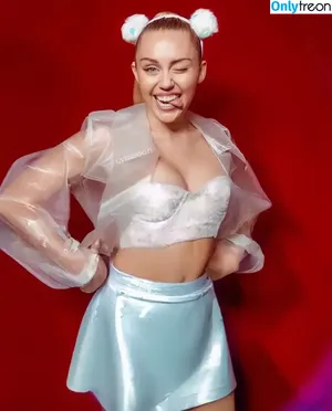 Miley Cyrus / MileyCyrus nude photo #2965