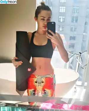 Miley Cyrus / MileyCyrus nude photo #2980
