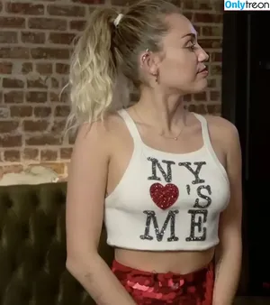 Miley Cyrus / MileyCyrus nude photo #2983