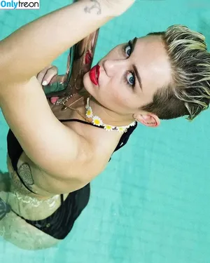 Miley Cyrus / MileyCyrus nude photo #2986