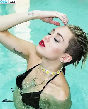 Miley Cyrus / MileyCyrus nude photo #2987