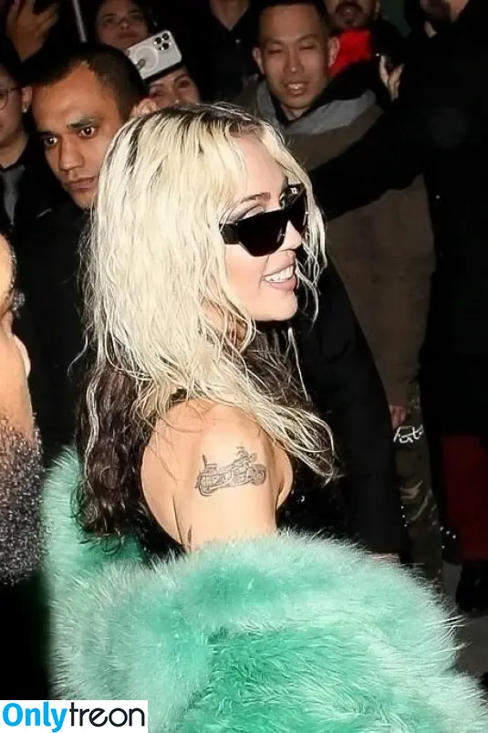 Miley Cyrus nude photo #2021 (MileyCyrus)