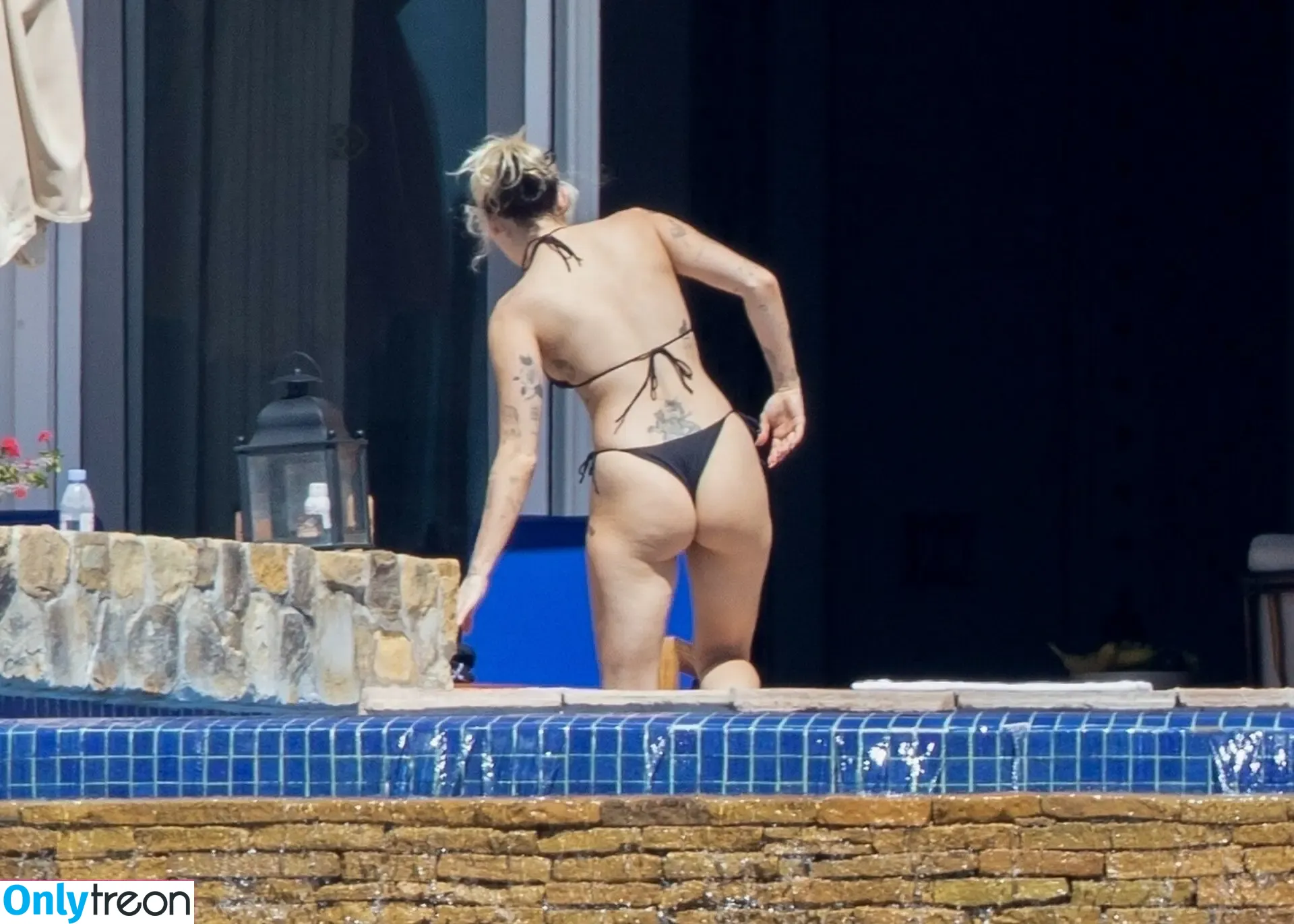 Miley Cyrus nude photo #2055 (MileyCyrus)