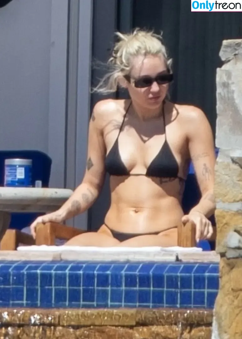 Miley Cyrus nude photo #2057 (MileyCyrus)