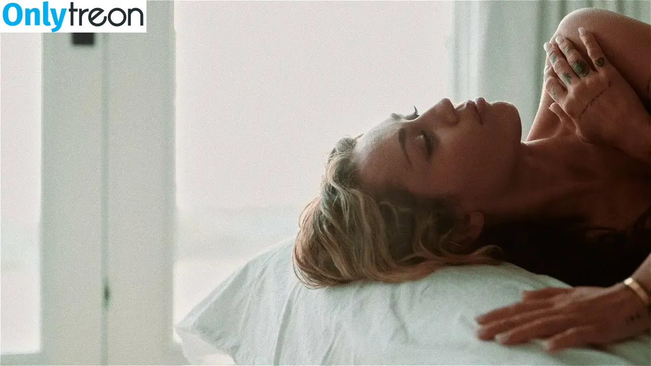 Miley Cyrus nude photo #2104 (MileyCyrus)