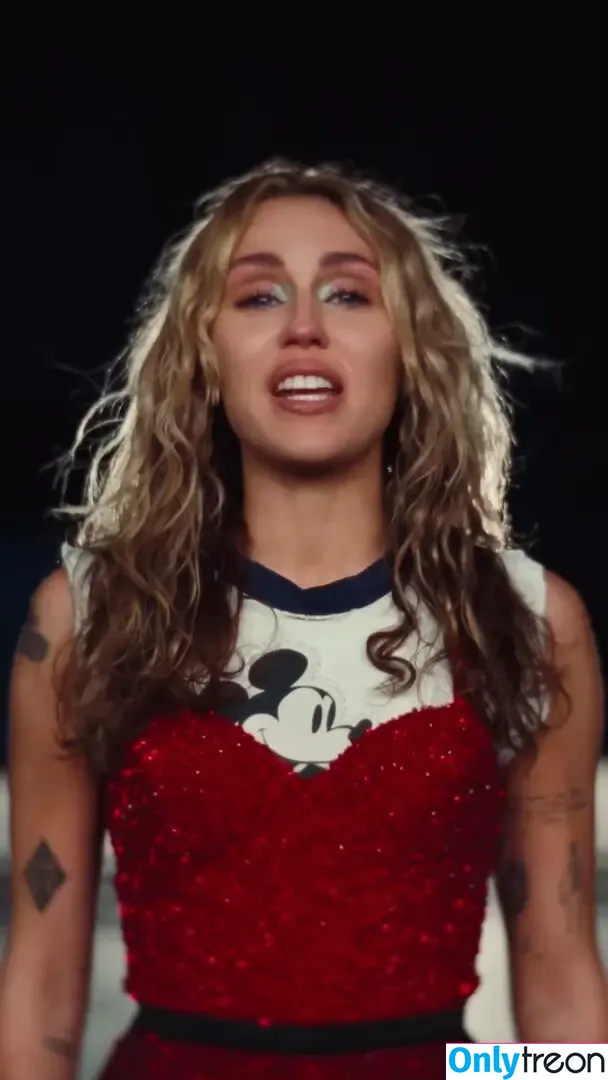 Miley Cyrus nude photo #2193 (MileyCyrus)