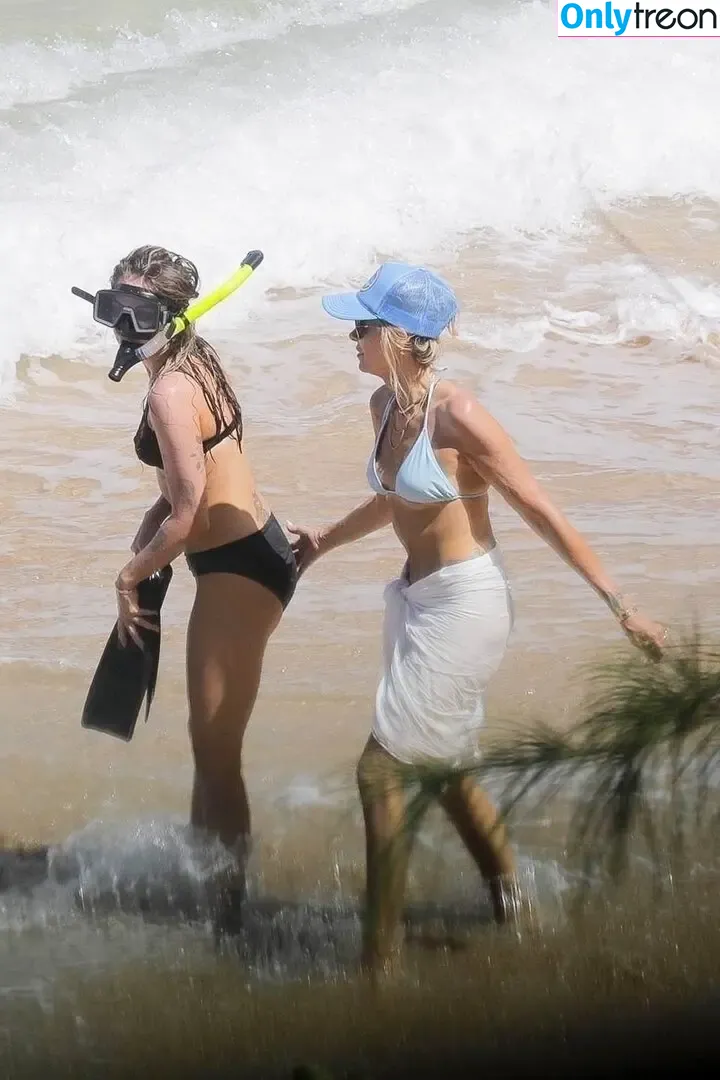 Miley Cyrus nude photo #2242 (MileyCyrus)