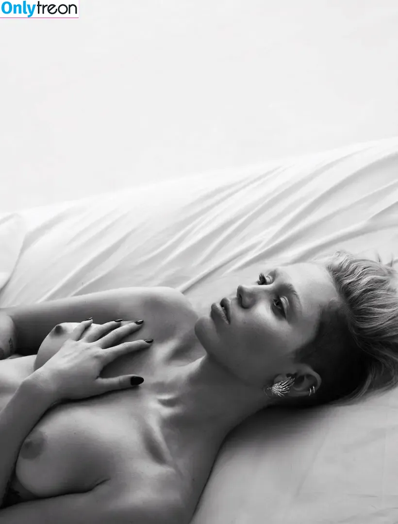 Miley Cyrus nude photo #2243 (MileyCyrus)