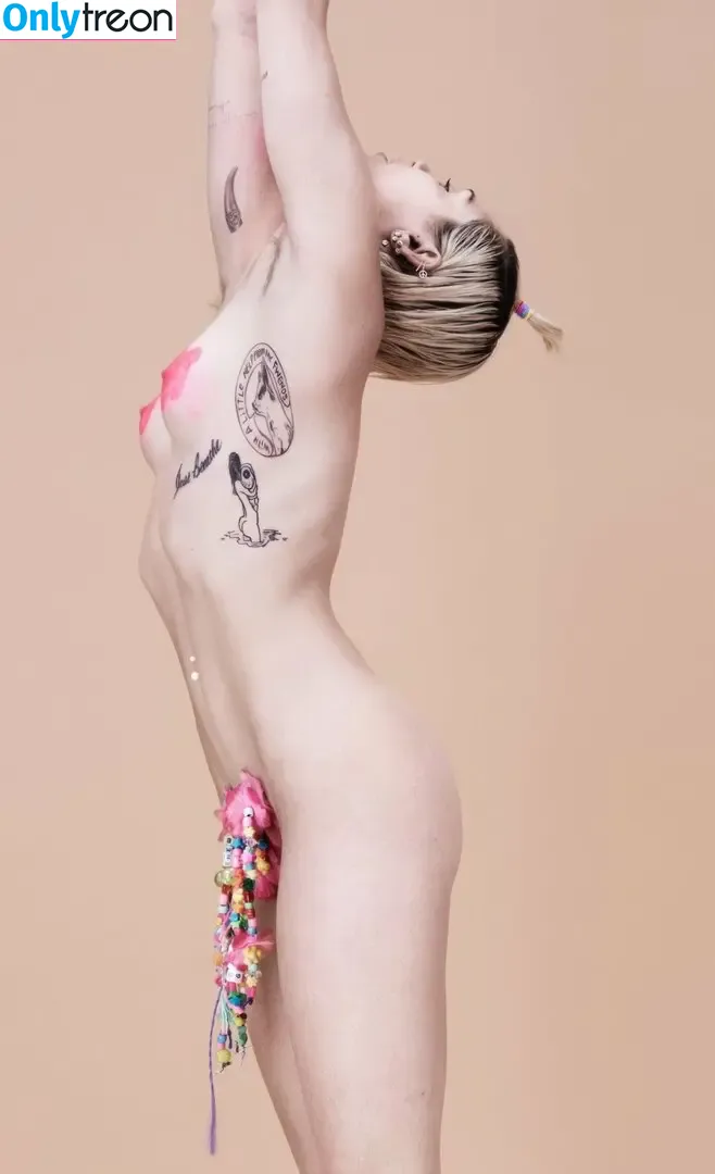 Miley Cyrus nude photo #2251 (MileyCyrus)