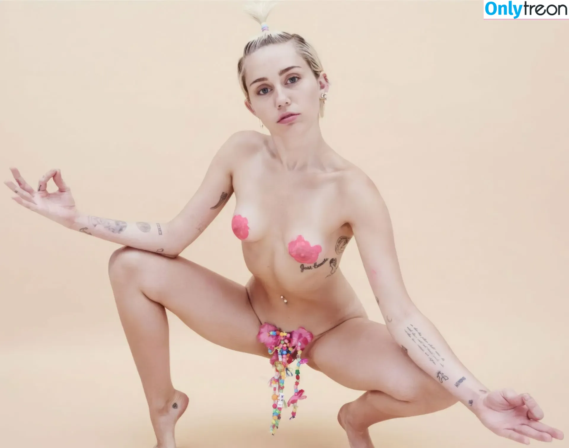 Miley Cyrus nude photo #2271 (MileyCyrus)