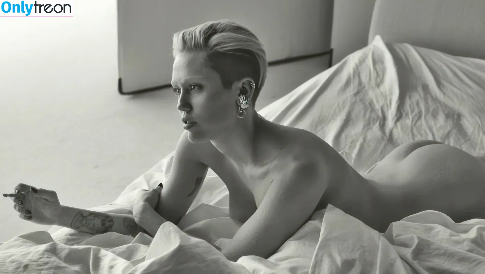 Miley Cyrus nude photo #2293 (MileyCyrus)