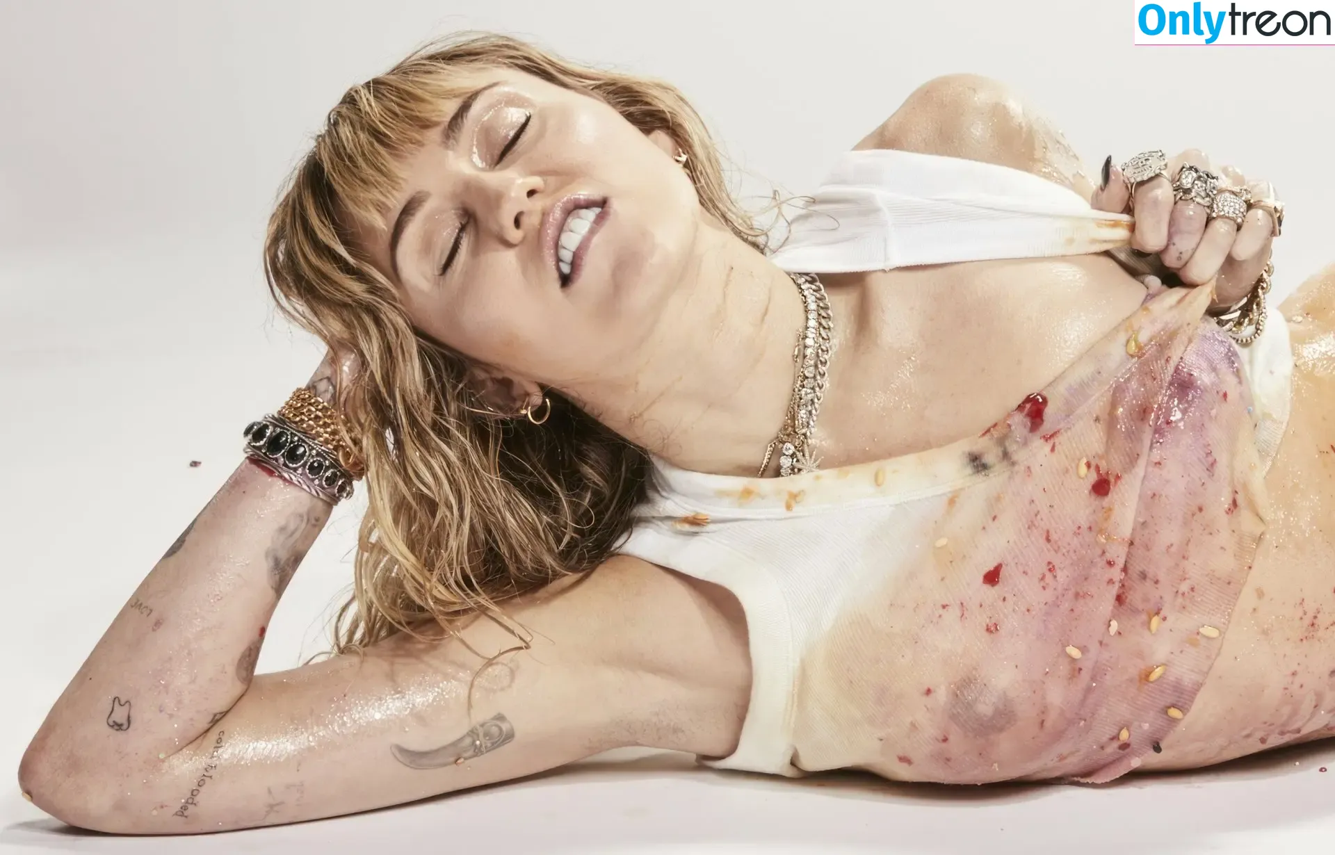 Miley Cyrus nude photo #2297 (MileyCyrus)