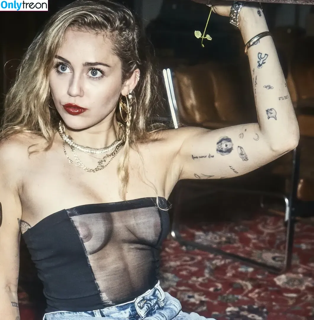 Miley Cyrus nude photo #2303 (MileyCyrus)