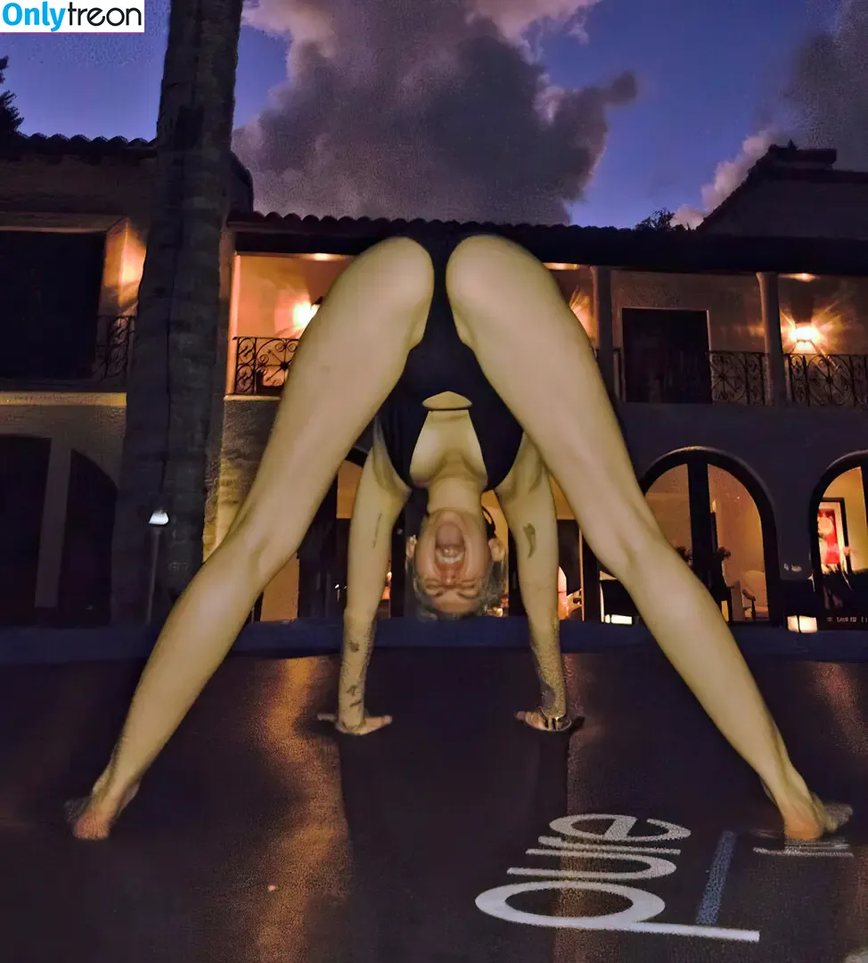 Miley Cyrus nude photo #2332 (MileyCyrus)