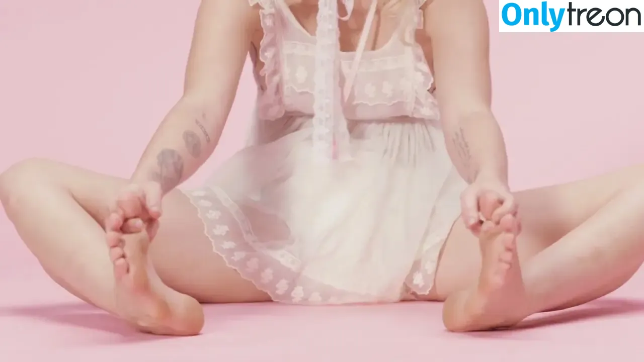 Miley Cyrus nude photo #2349 (MileyCyrus)