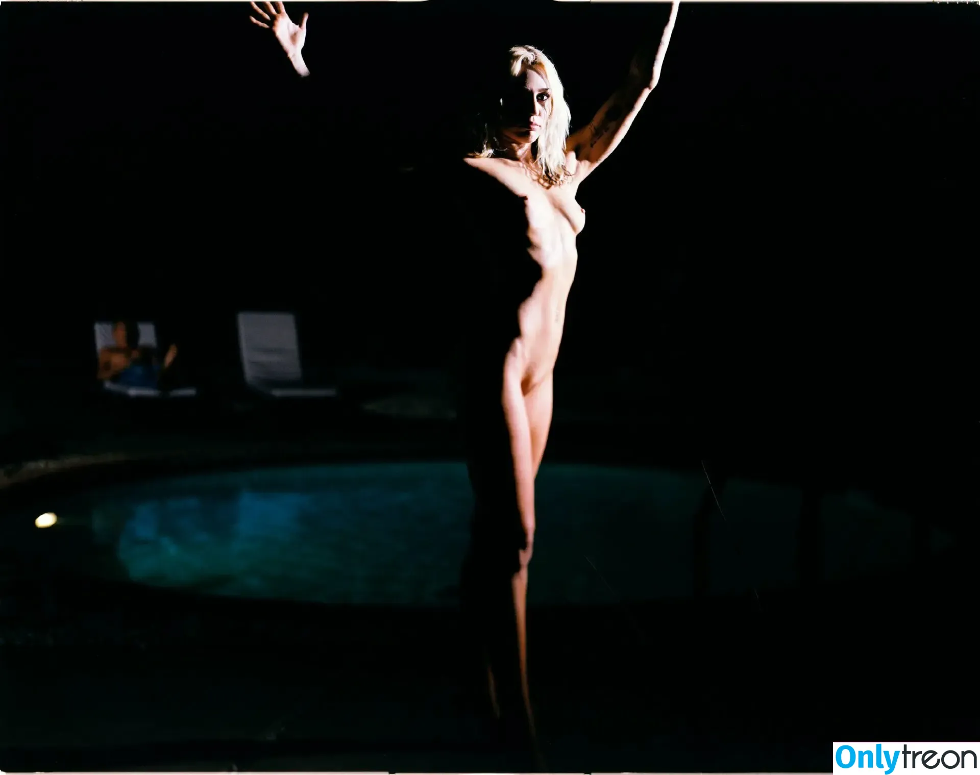 Miley Cyrus nude photo #2382 (MileyCyrus)