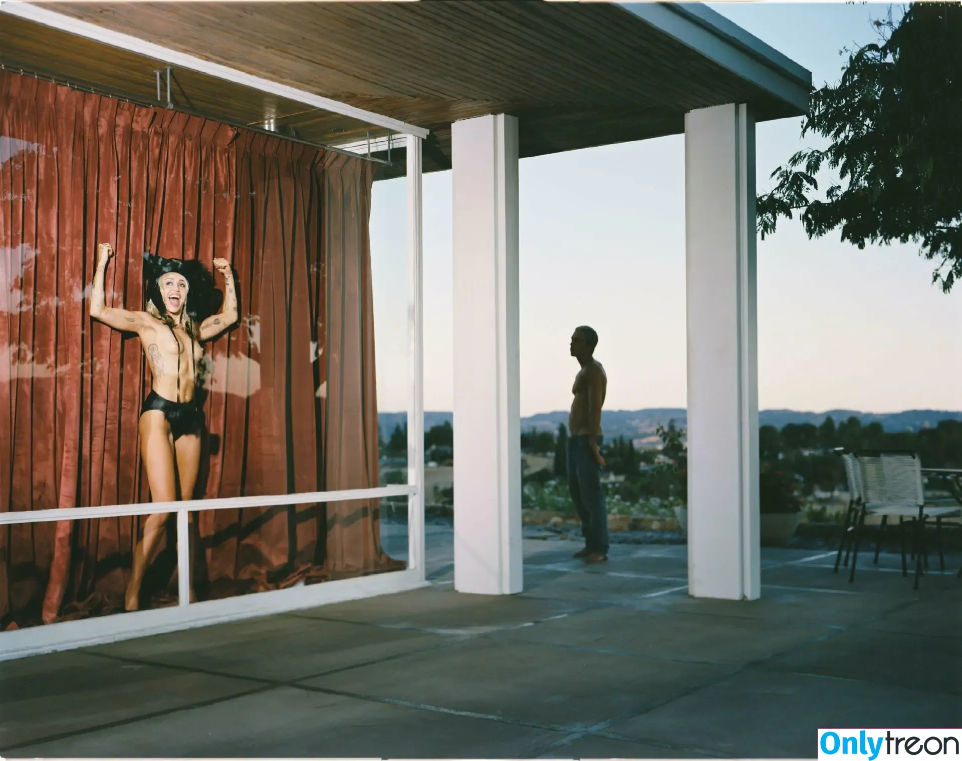 Miley Cyrus nude photo #2388 (MileyCyrus)