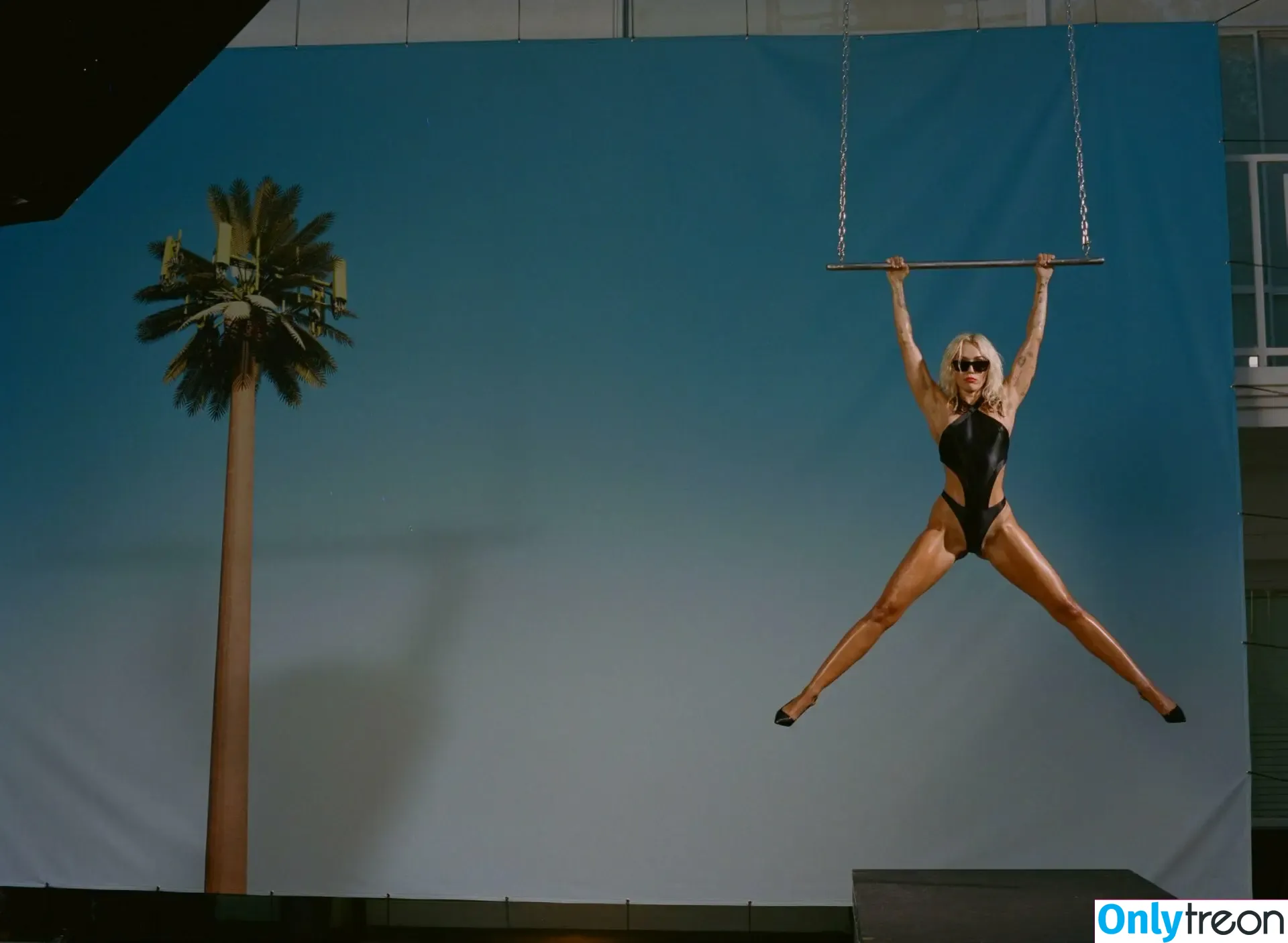 Miley Cyrus nude photo #2406 (MileyCyrus)